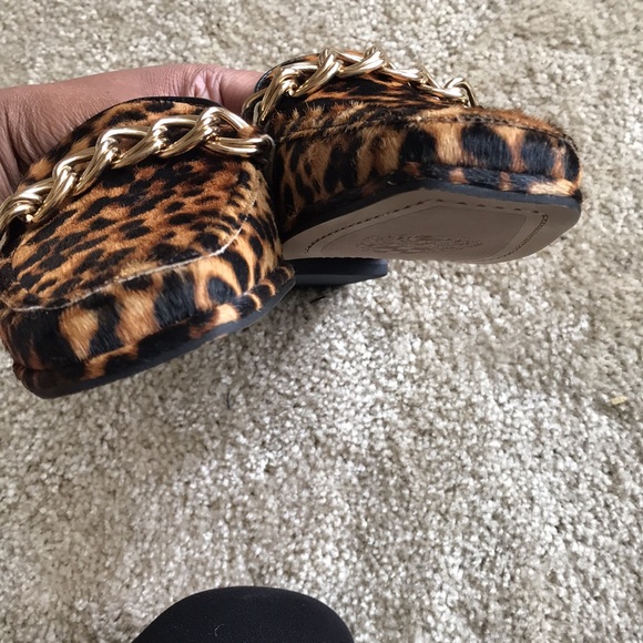 Vince Camuto chain leopard loafers size 7.5 - Picture 8 of 9